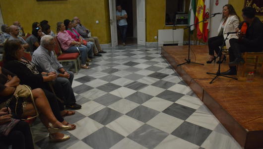 Mercedes Serrano recoge en Sevilla el Tricornio de Gala que ha concedido la Guardia  Civil a San Roque